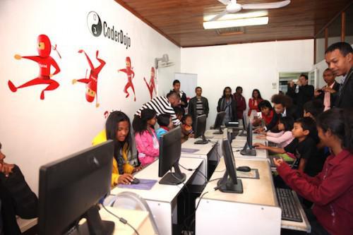 Airtel Madagascar et l&rsquo;ONG HABAKA, main dans la main pour l&rsquo;&eacute;ducation num&eacute;rique des jeunes
